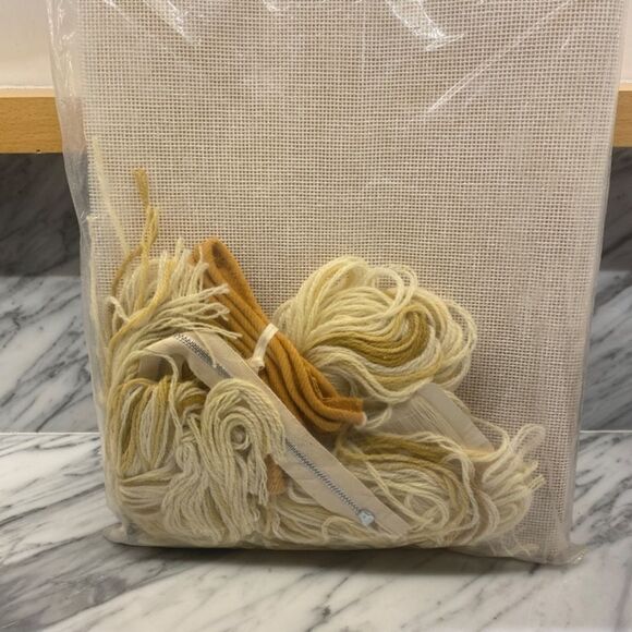 1377 Bucilla Needlepont Gold Pillow Kit Abstract Starburst Pattern NWT - Picture 4 of 5